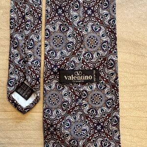 Valentino Men’s Necktie. 100% Silk.